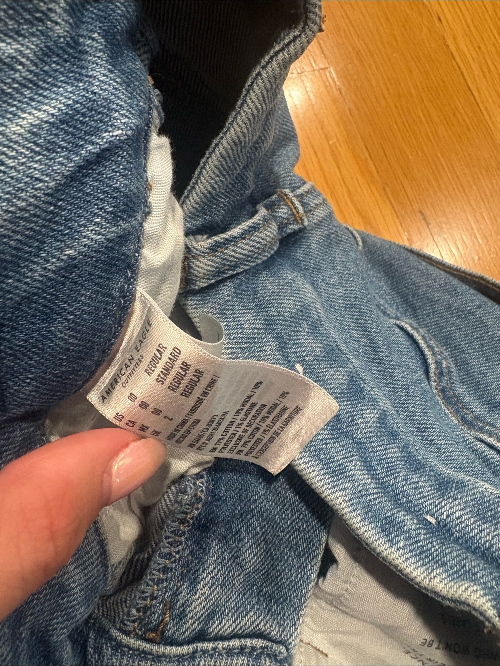 American Eagle Outfitters Straight-Leg Jeans in Medium Blue Wash - Picture 3 of 5